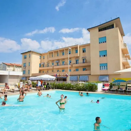 Isa-family In With Swimming Pool In Marina Di Cecina, Just 10 Meters From The Sea Hotel Cecina (Livorno)